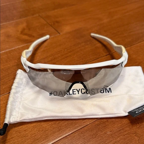 Oakley White Sunglasses with Black Case and Pouch  display picture 2